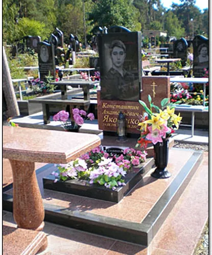 Памятники Цоколя, столы, лавки