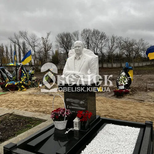Памятники Мемориальные скульптуры, бюсты, статуи