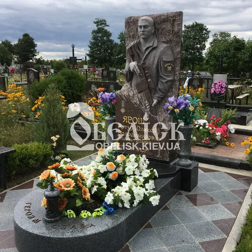 Памятники Мемориальные скульптуры, бюсты, статуи