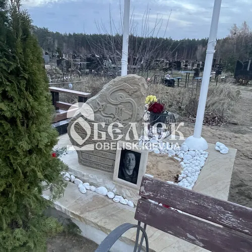 Памятники Мемориальные скульптуры, бюсты, статуи