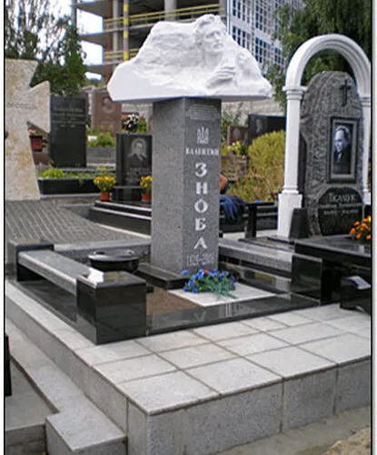 Памятники Мемориальные комплексы на кладбище