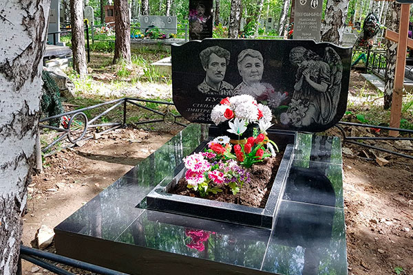 Двойные памятники