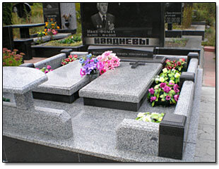 Памятники Мемориальные комплексы на кладбище